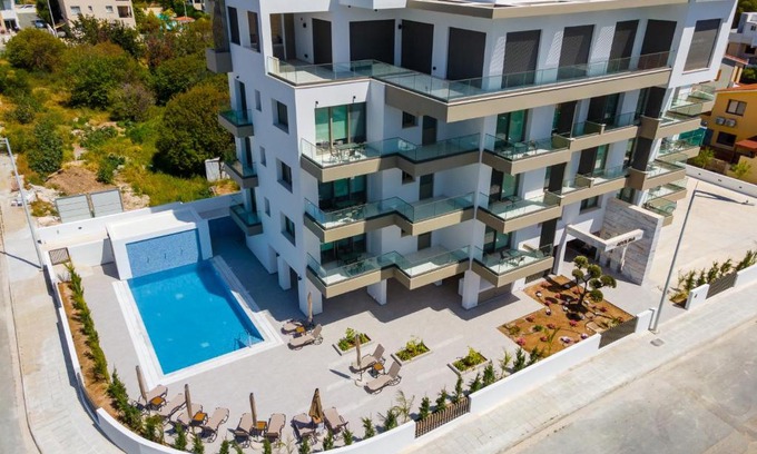 Universal Apartment | Adolina Apartments by Ezoria Villas