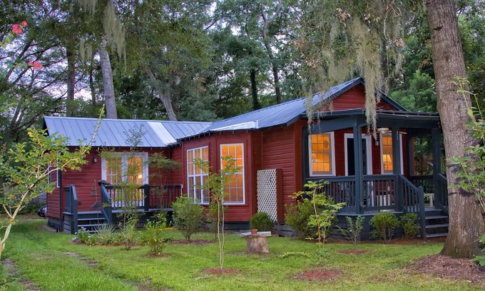Pigeon Point House | Adorable 2 Bed, 2 Bath Cottage in Historic Beaufortn30 Day Minimum Stay