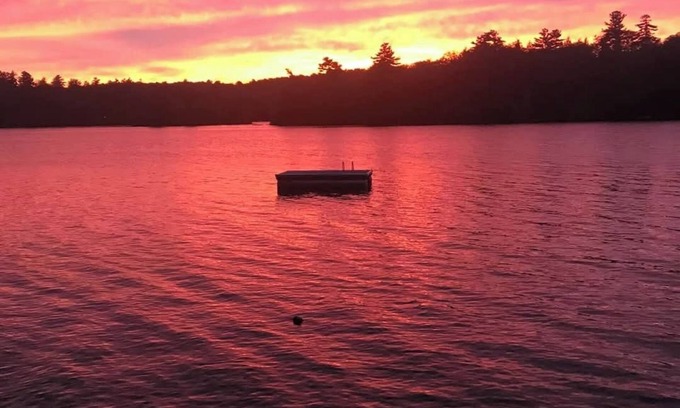 Readfield House | Adorable 2-bedroom lake front house/camp with WiFi on Lake Maranacook, Readfield
