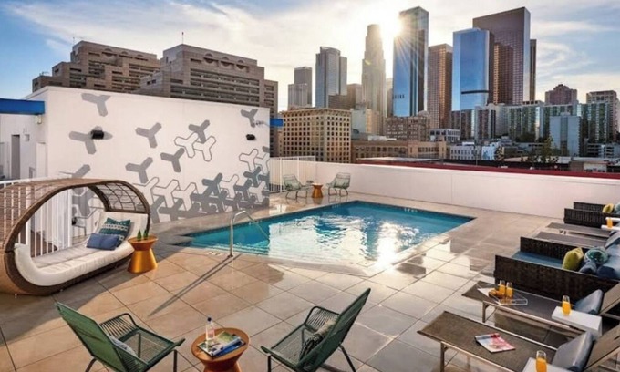 Historic Core Apartment | Adorable 2bed Apt with balcony & Rooftop Pool with stunning city skyline views