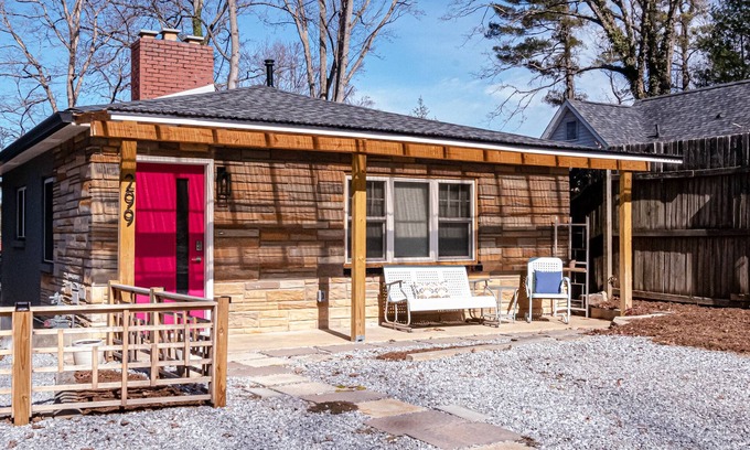 Druid Hills House | Adorable bungalow 1 mile from downtown Hendersonville!