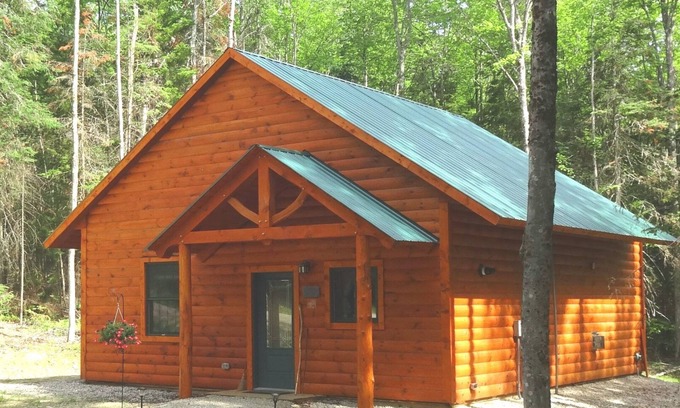 Ripton Cabin | Adorable cabin with screened porch and private fire pit