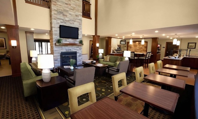 Las Colinas Hotel | Adventure Trip! Minutes’ Walk from Thomas Jefferson Park! 2 Spaces, Parking!