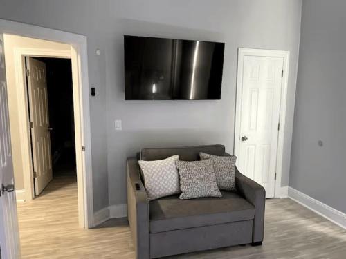 Union City Apartment | Adventures In NYC Only 10 Mins to NYC