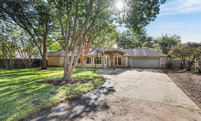 Fort Worth House | Advertising min 30d stay to comply with an unconstitutional local city ordinance