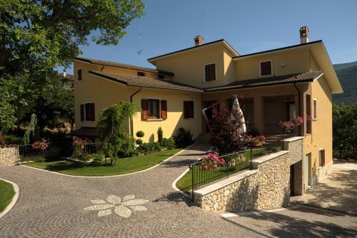 Fontecchio House | Affittacamere Fulé