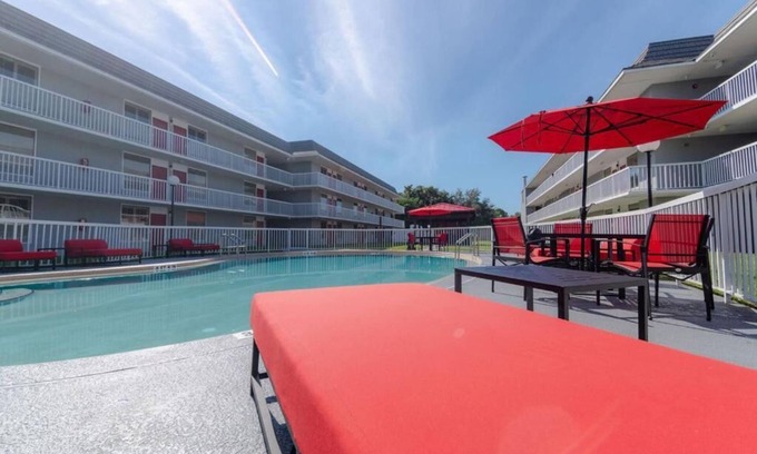 Ocala Apartment | Affordable Getaway! 2 Relaxing Units with Free Parking & Breakfast, Onsite Pool!