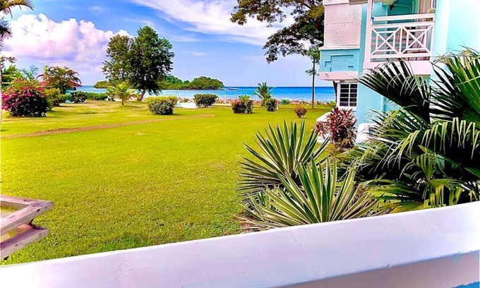 Negril Condo | African 1 bedroom Ocean View Steps away from the beach