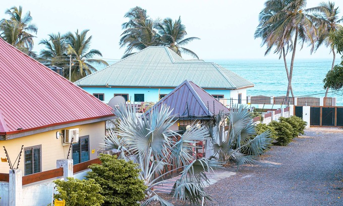 Prampram Bed & Breakfast | Afua Oparebea Courts