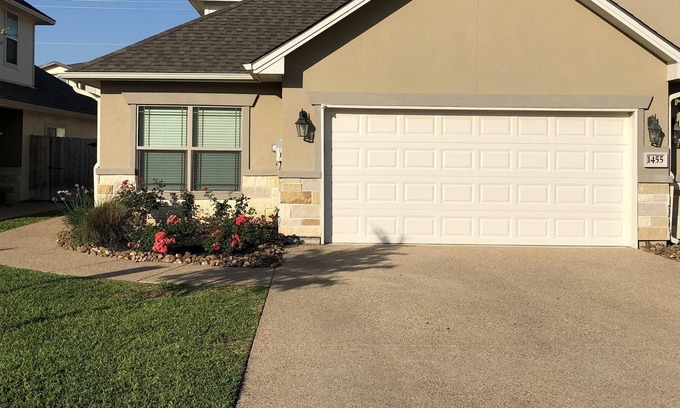 College Station House | Aggie Owned Luxury Townhouse for Gameday & Events! Whoop!