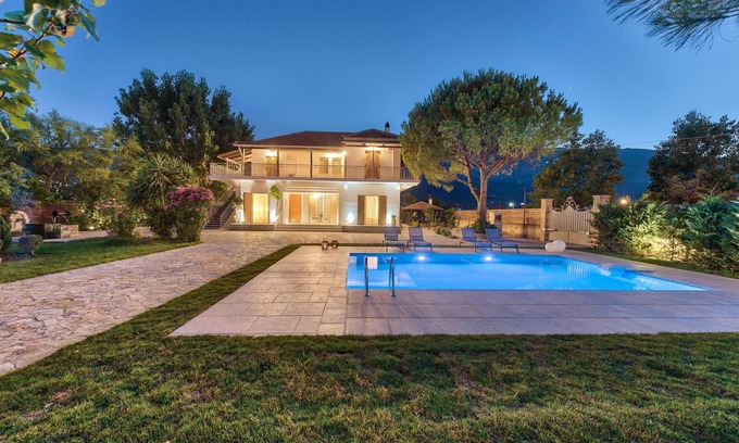 Pigadhakia Villa | Agricola Villa- Private villa with pool, 3 bedrooms with en-suite facilities.