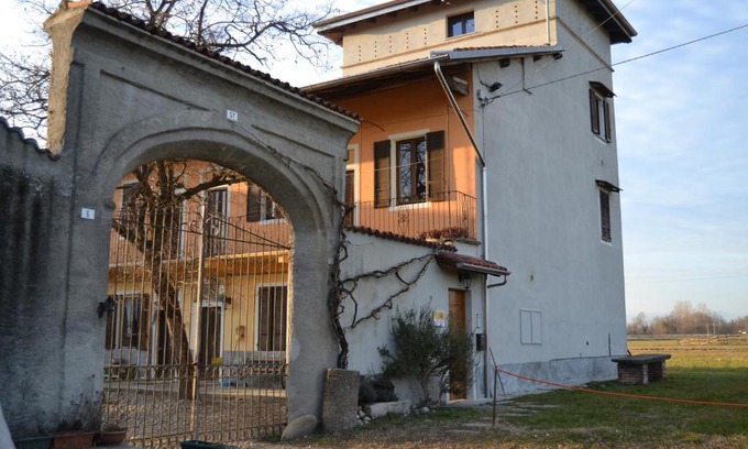 Oleggio House | Agriturismo La Farazzina