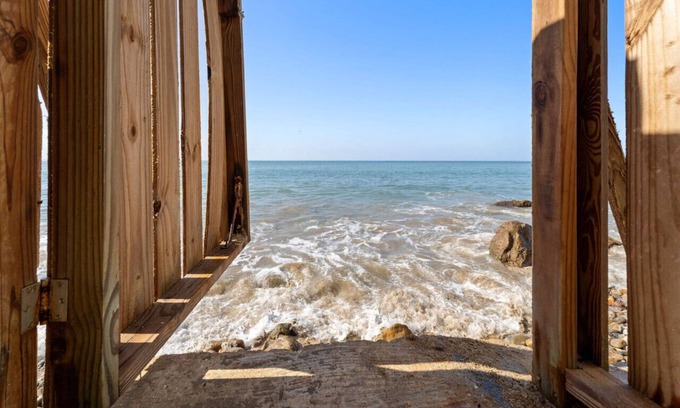 Caguabo Apartment | Aileen Beachfront Apartment