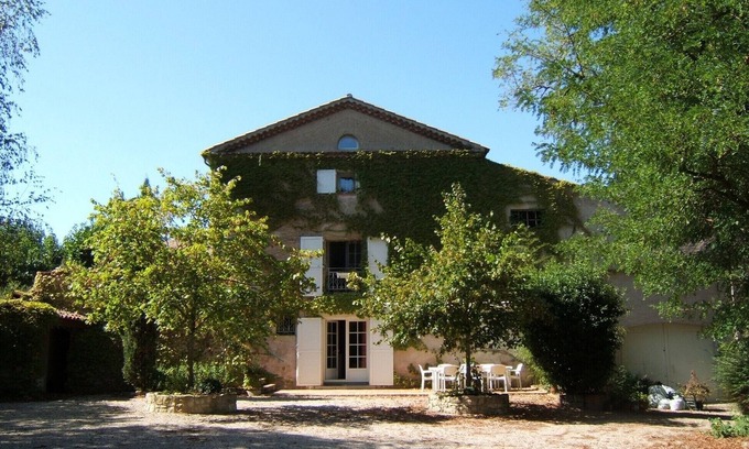 Labruguiere Bed & Breakfast | Air-conditioned guest room up to 5 people - free Wifi.