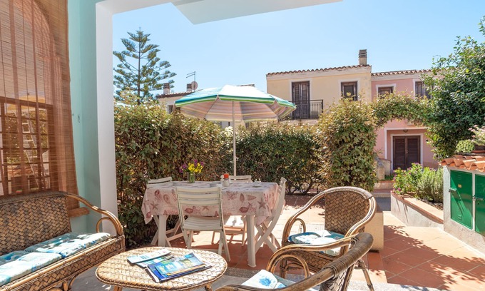 Agrustos House | Air-Conditioned Apartment Not Far From Beach with Patio, Balcony and Garden
