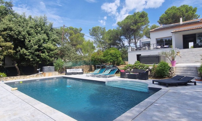 Caveirac Villa | AIR-CONDITIONED VILLA ABSOLUTE CALM SWIMMING POOL GARRIGUE 2500 M2 LAND NEAR NIMES