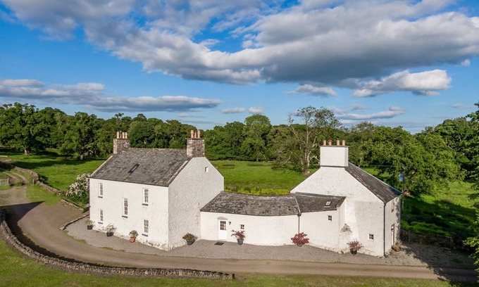 Castle Douglas Cottage | Airds of Kells House - a house that sleeps 8 guests in 4 bedrooms
