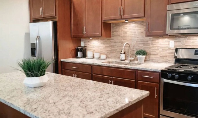 Chicago Apartment | Airy & Clean 2BR Apt.+ Free Covered Garage Parking