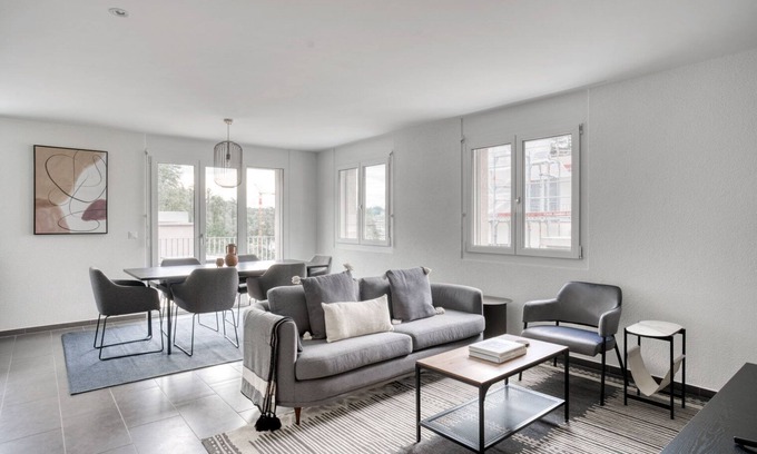 Center Apartment | Airy Leimbach 4.5 Room w/Storage & W/D, 5 min to Market, by Blueground
