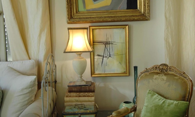 Aix-en-Provence Historic Centre Apartment | AIX-QUISITE! A/C 18TH C APT IN GREAT LOCATION IN HISTORICAL CENTER, W PARKING!