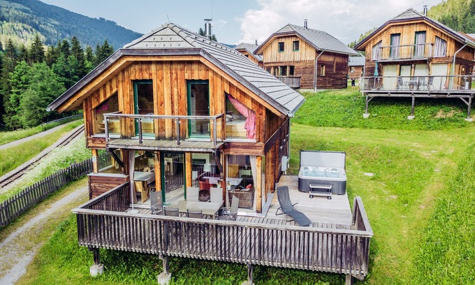 Sankt Georgen am Kreischberg Ski Chalet | Alpine house near ski resort at unique location