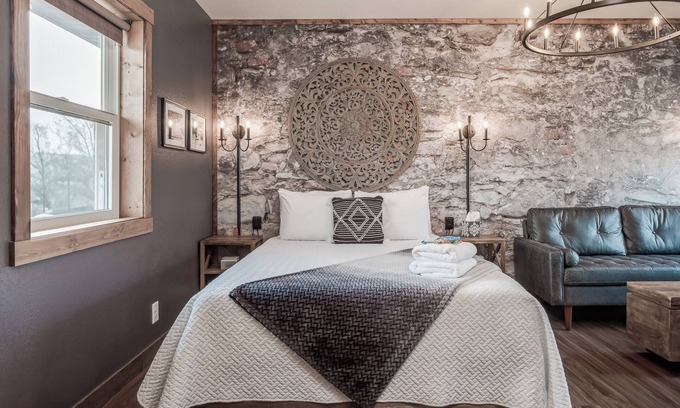 Prescott House | Al Capone-Inspired Hideaway