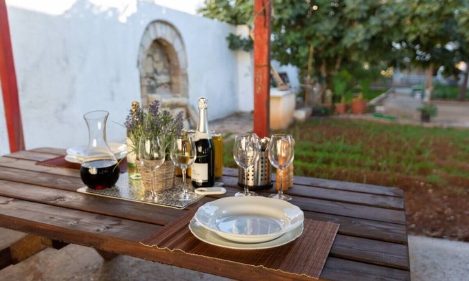 Larnaca Hostel | Aladdin's Hostel - Room 14