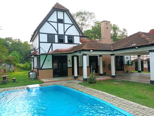 Alor Gajah Villa | Alamanda 864 Afamosa Private Swimming Pool Kareoke BBQ