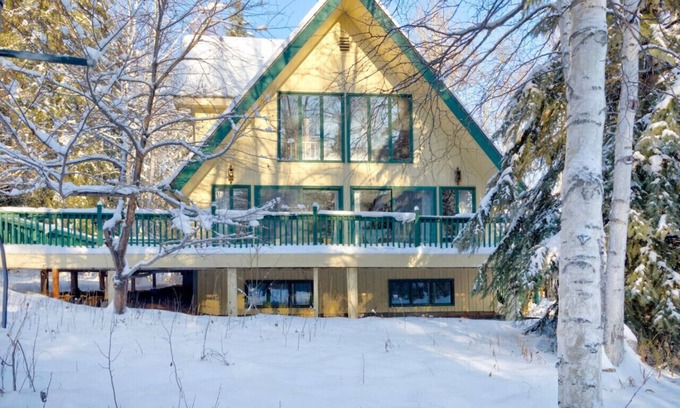 College House | Alaska Dream 7b4b Cozy Cabin in the Heart of Fairbanks