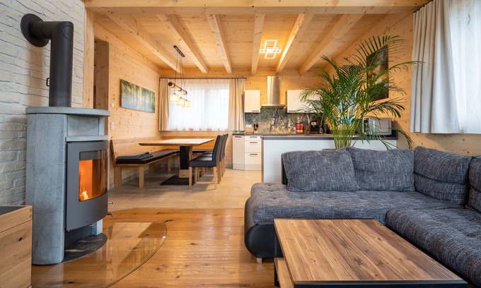 Gemarkung Oberdigisheim Ski Chalet | Alb Chalet: Detached vacation home with whirlpool, infrared cabin and wood-burning stove