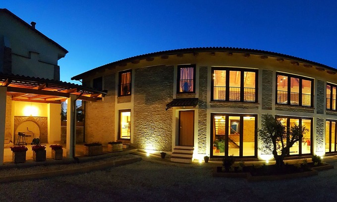 Mango Villa | ALBA LANGHE MANGO UNESCO HOLIDAY HOME WHOLE HOLIDAY HOME WIFI FREE