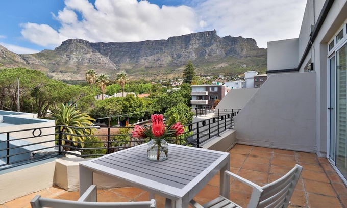 Cape Town City Centre Apartment | Albany Court P4 by CTHA