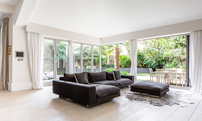 Battersea Apartment | Albert Bridge Road VI by onefinestay