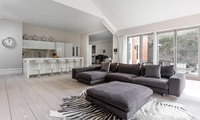 Battersea Apartment | Albert Bridge Road VI by Onefinestay