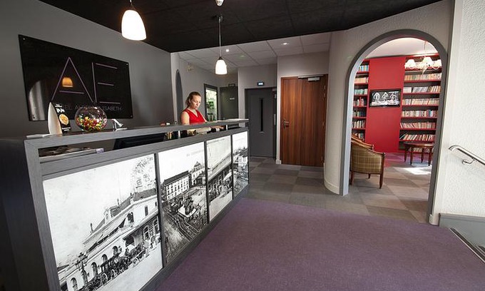 La Gare Hotel | Albert Elisabeth Gare SNCF