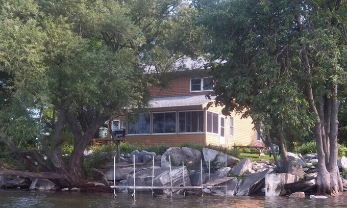 Alburg House | Alburg Lake House- With Five Kayaks