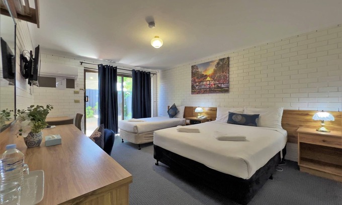 South Albury House | Albury Garden Court Moteln5 minute to CBD, 3 to Train Station, 5 Minutes to park