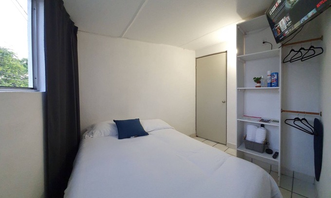 La Cruz Apartment | Alexa room/handy and safe/2 per.