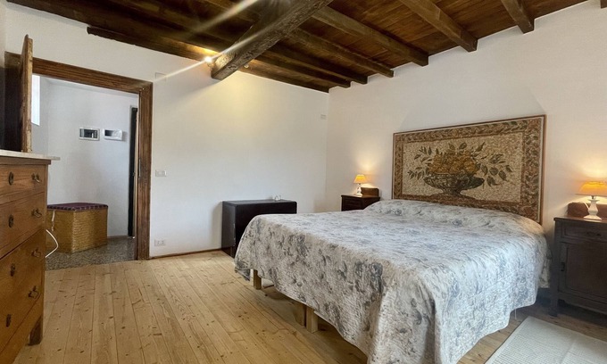 Alta Valle Intelvi Apartment | Alexander Place Chestnut