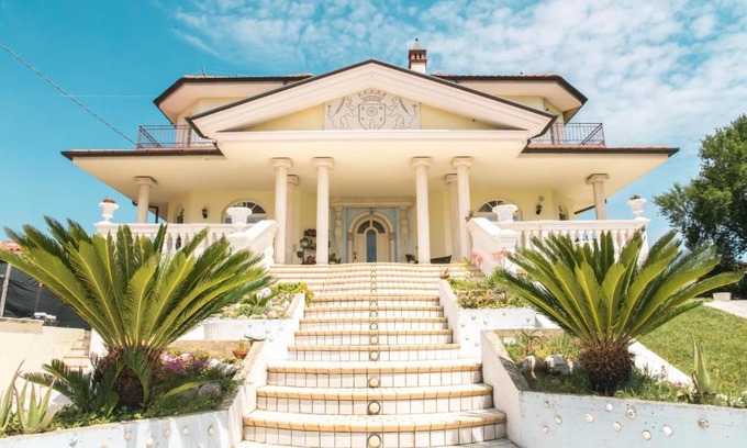 Collecorvino House | Alexander's Home
