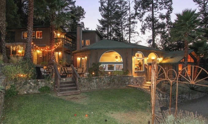 Geyserville Villa | Alexander Valley Lodge w/Pool, Hot tub, Waterfall, Pool table and Tiki Bar