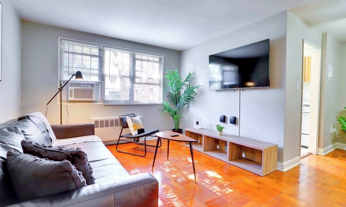 Jefferson Manor Apartment | Alexandria Apt Minutes from D.C. W Gym