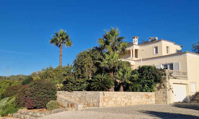 Loule Villa | ALGARVE - Golden Triangle: Large villa with heated pool 5 minutes from Loulé