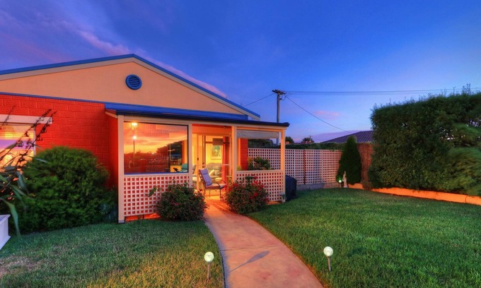 East Devonport Apartment | Alice Beside The Sea - Studio Apartment.
