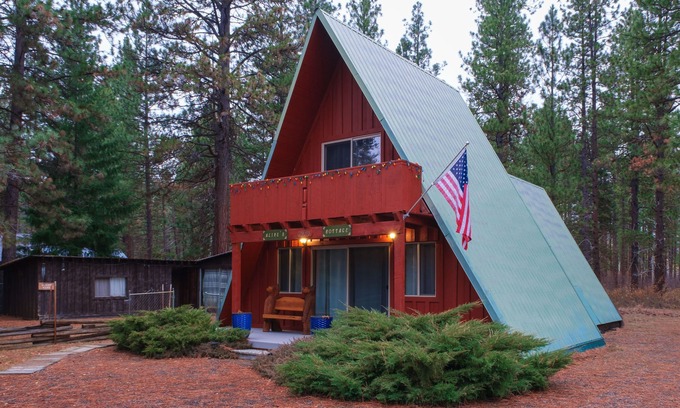 Klamath Lake Ski Chalet | Alice's Cottage in Rocky Point