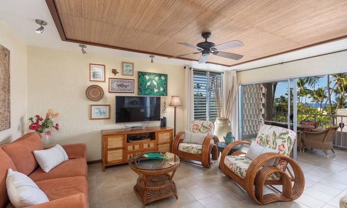 Kailua-Kona Condo | Alii Villas#322 Stunning & Special Top Floor Condo with Ocean Views
