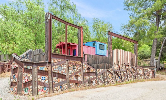 Agoura Hills Apartment | All Aboard the Glamour of Orient Express