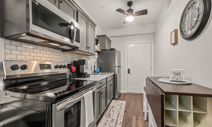 Wallingford Center Apartment | All New Fully Furnished Cozy Studio