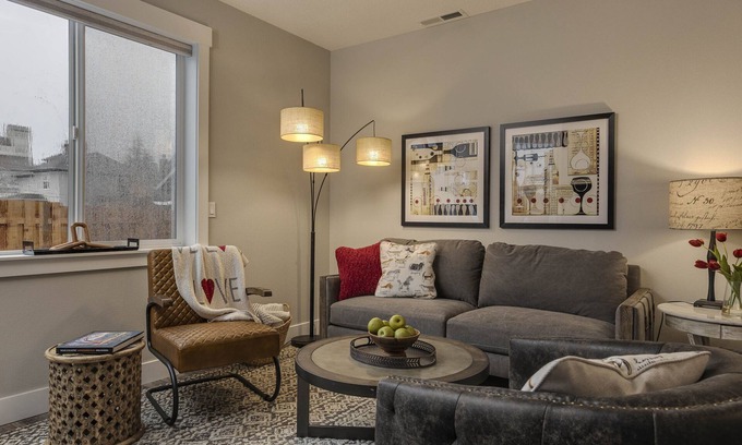 Carlton House | All New! Maison Monroe in Carlton
