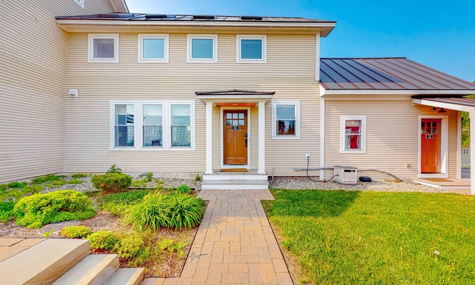 Waterbury Center Apartment | All-season escape in a vintage farmhouse with updated interior & on-site hot tub